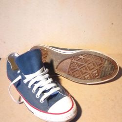 Low Top Converse  10 1/2