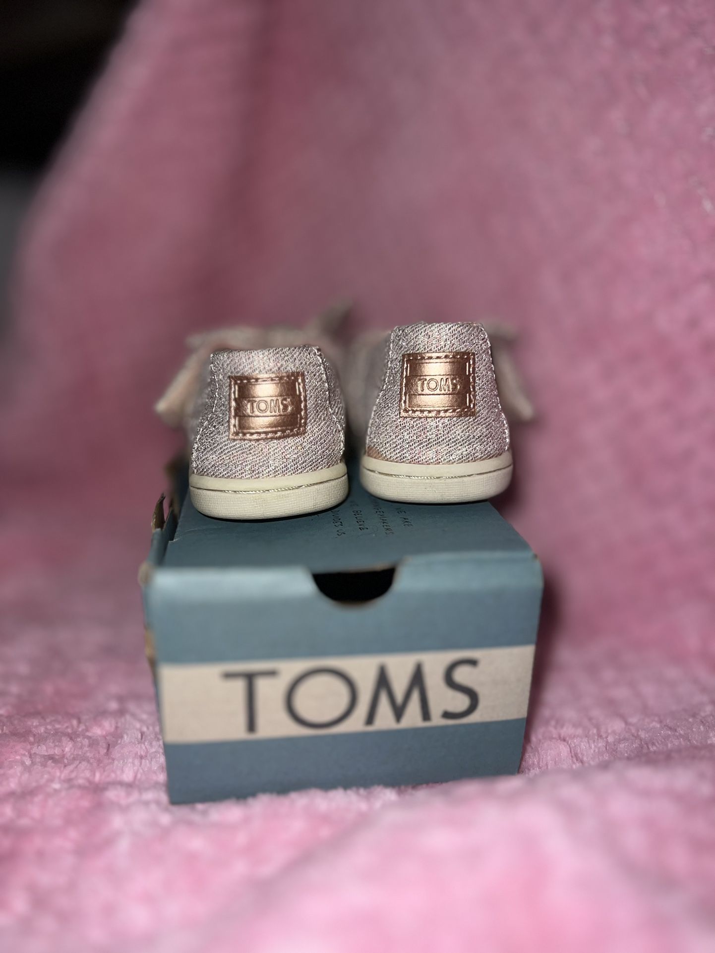 Toms Classic Rose Cloud Twill Glimmer Tiny size 4.