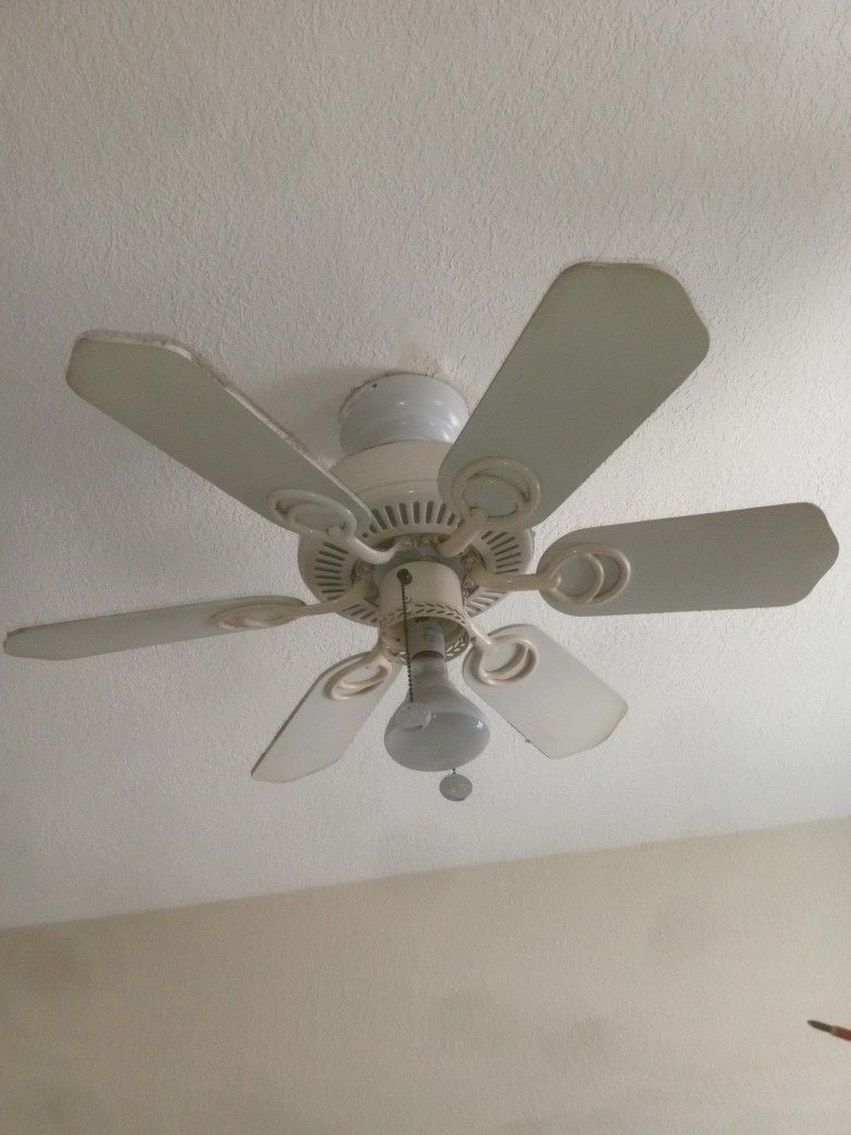 Ceiling Fan. 24" Diam. Hampton Bay Brand.20. for Sale in San Diego, CA