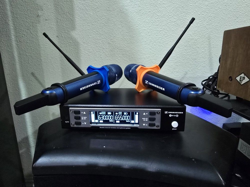 Sennheiser Top Quality! EW135G4 SKM9000 Professional
Dual Wireless Microphone Stage
Performance 2 Channels 600-699 UHF. .well Come To Demo