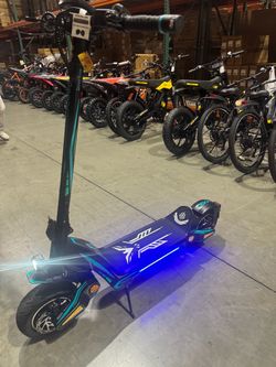 Dual-motor scooter