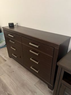 Ashley Furniture 8-Drawer Dresser – Dark Espresso Finish