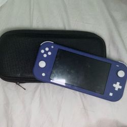 Nintendo Switch Lite + Case