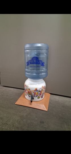Water Dispenser with jug pickup 3-8:30 pm rainbow/charleston cash only fcfs moving sale