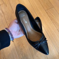 Clark’s Black Leather Size 7 Heels