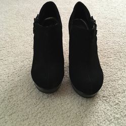 Unlisted Black 6 1/2