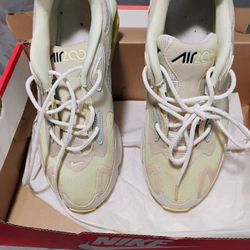 Nike Air Max 200 Womens 6.5  Pistachio Frost Cushioning  Breathable Athletic