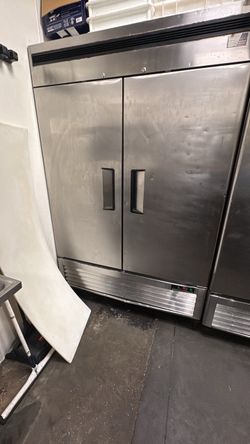 Commercial Stainless Steel 2-Door Reach-In Refrigerator