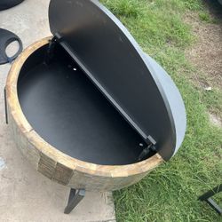 2 Tables Both Storage Compartments. Great Condition