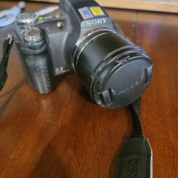 Sony Cyber-shot DSC-H5 