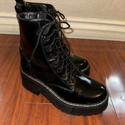 Black Boots 