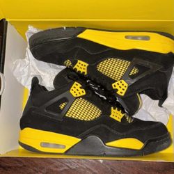 Jordan 4s Black Thunders