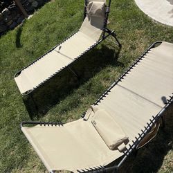 2 King Camp folding chair/ beach chairs