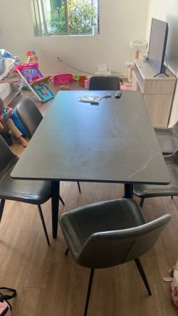 Tale six chairs