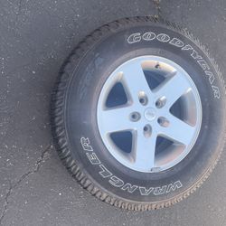1 - 255/75r17 Jeep Wrangler Rim Wheel 5x5 5x127 With Tire 90% Treads!