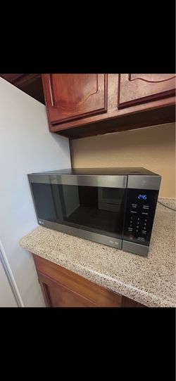LG NeoChef 2.0 Cu. Ft. 1200W Microwave – Barely Used