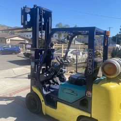 Komatsu Forklift - 5000 Lbs Capacity 
