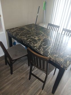 Table with 4 chairs