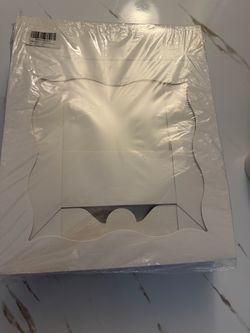 White cake boxes