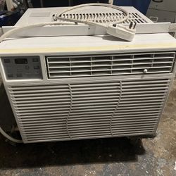 GE Window AC 12,000 Btu 