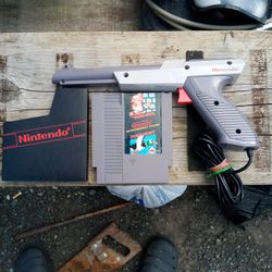 Nintendo Zapper Gun W/ Duck Hunt And Super Mario Bros