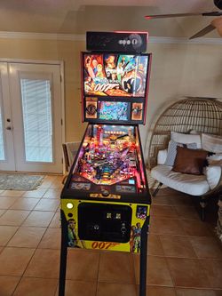PINBALL STERN James Bond pinball