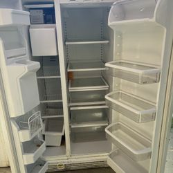Double door refrigerator