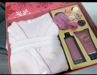 perfect Christmas gift brand new body bath collection