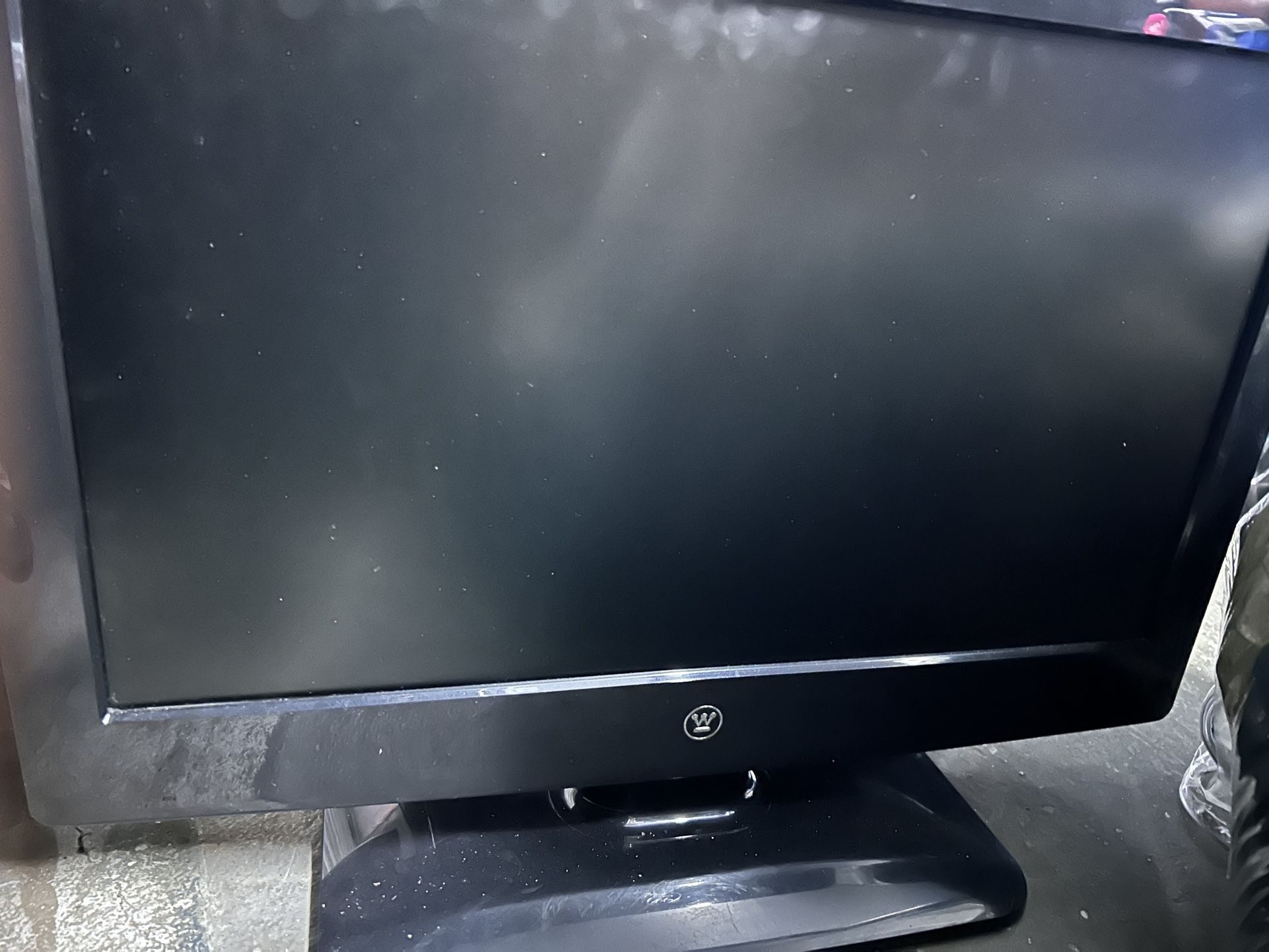 2 TVs 26 Inches