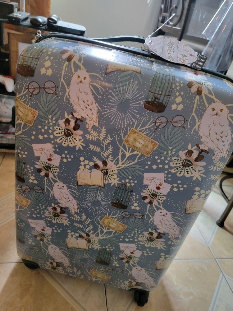 BIOWORLD Harry Potter 4 wheel luggage