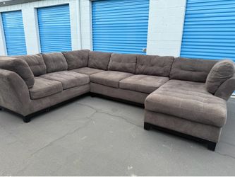 Charcoal Gray Sectional Couch 🚛🚚 Free Delivery 🚛🚚
