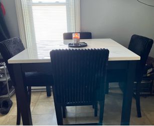 Counter height dinning table /4 bar stools