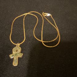 18” Gold Plated Necklace And Pendant With Stones