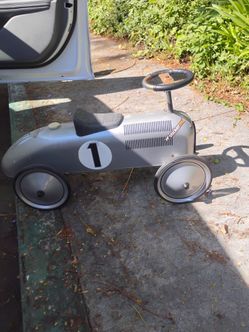 Toy metal car 100
