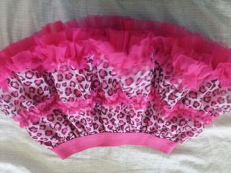 HELLO KITTY SKIRT SIZE 6-9 MONTHS