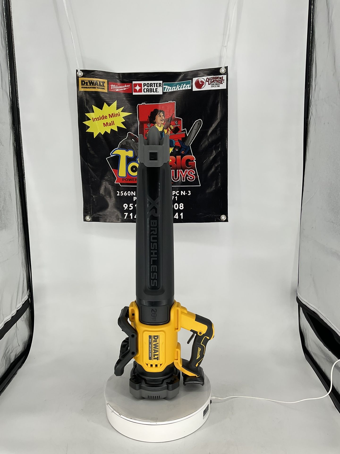 DEWALT 20V MAX 125 MPH 450 CFM Brushless Cordless Handheld Leaf Blower with Concentrator Nozzle (Tool Only)
