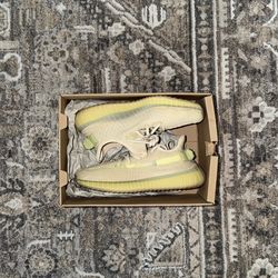 Yeezy size 6 men brand new