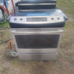 Stainless Steel Stove Works But Has A Piece Of Glass Broken Off 100 As Is