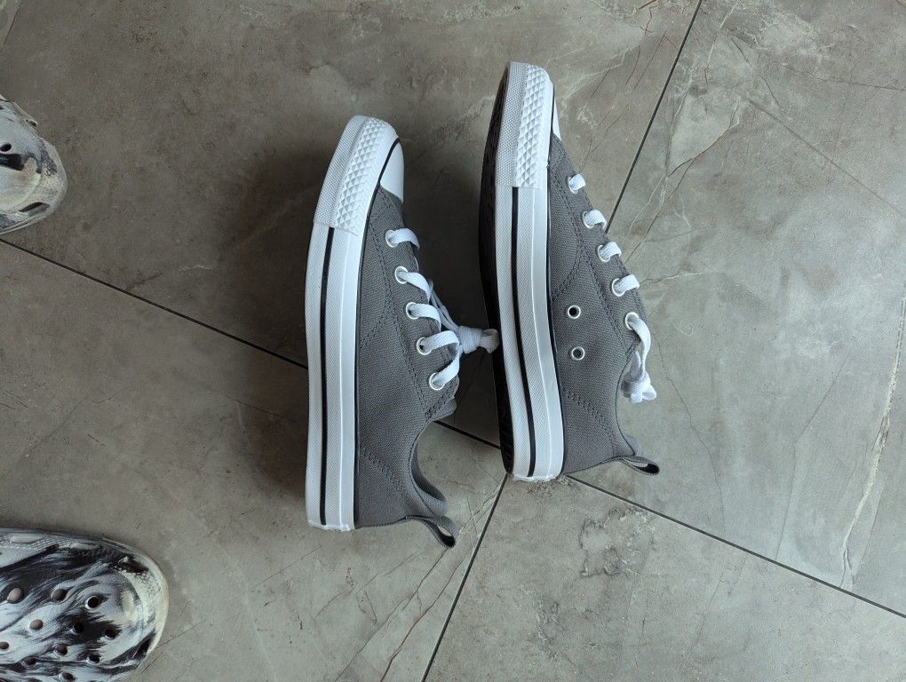 Converse Kids Size 5