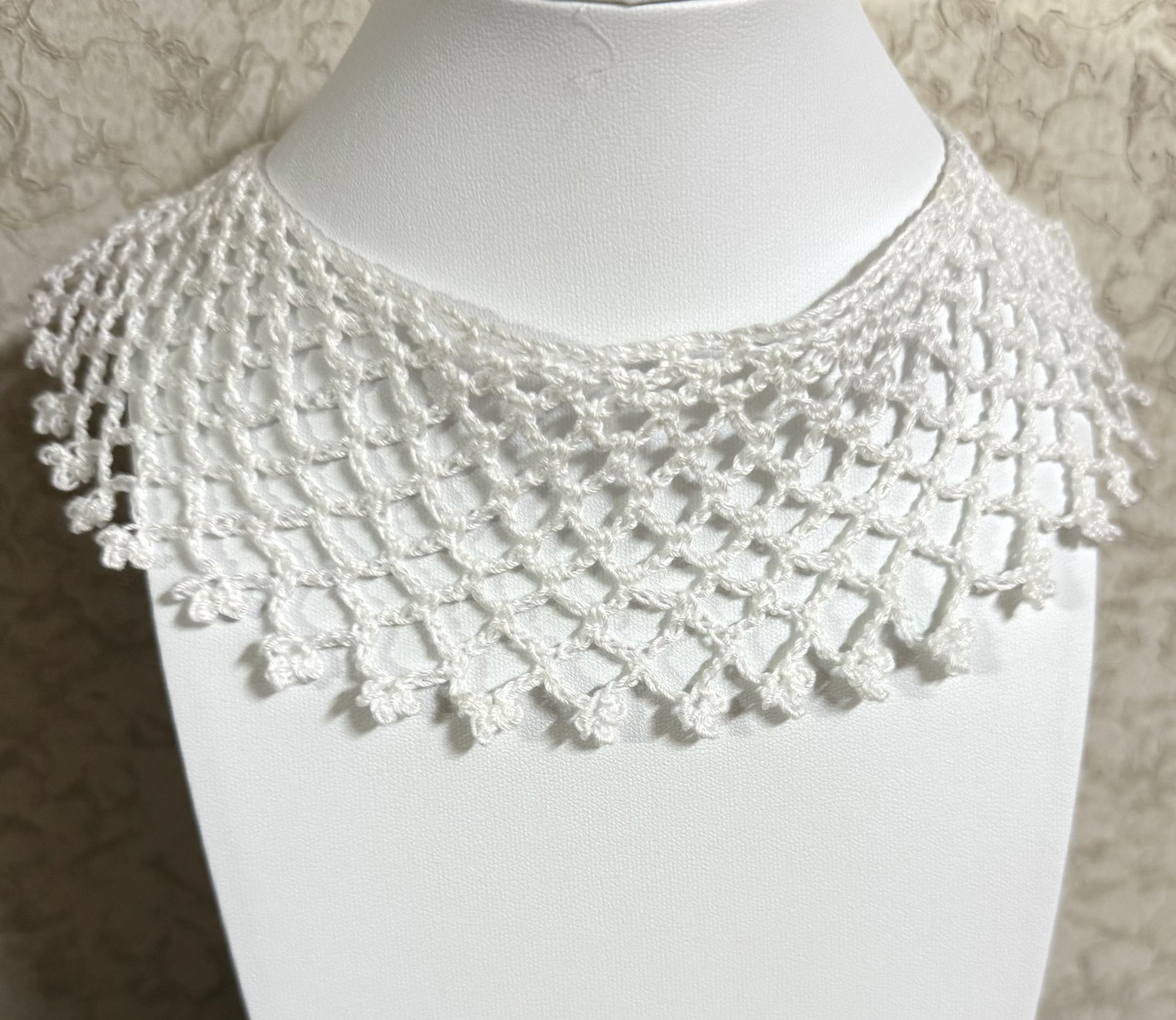 Ruth Bader Ginsburg DISSENT Notorious RBG White Hand Crochet Collar Necklace New