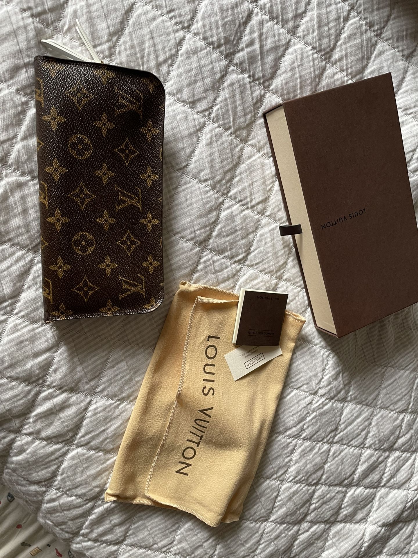 Louis Vuitton Wallet . Date Code Shown In Photo
