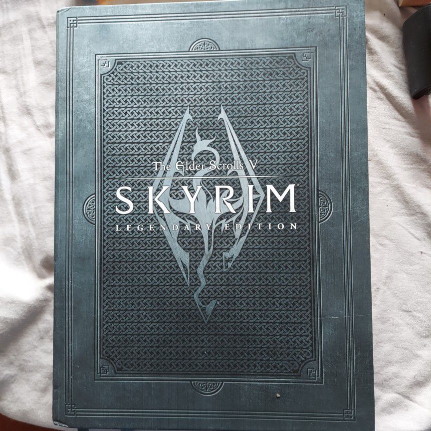 Skyrim Hardcover Strategy Guide
