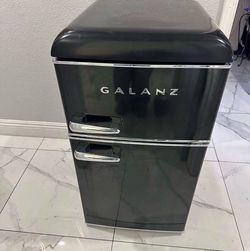 Great Working Galanz 3.1 cu ft Retro Mini Fridge In Super Great Condition