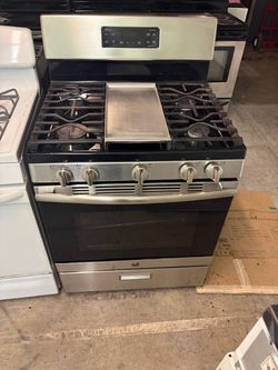 GE Stainless Steel Gas Range with Griddle