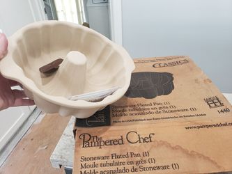 Pamper chef stoneware fluted pan Thumbnail