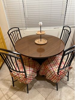 Round wooden table w/ 4 chairs