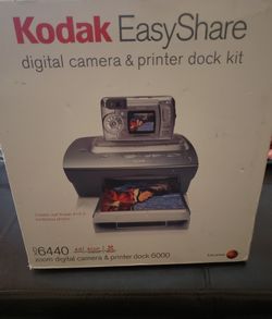 New Kodak EasyShare Digital Camara & Printer Dock kit