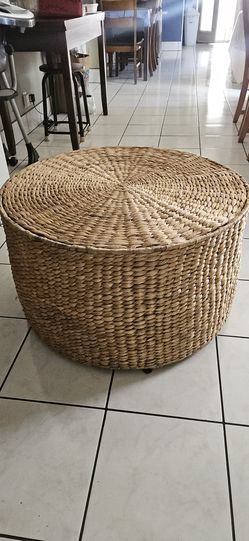 SAFAVIEH Vusala Coastal Wicker Natural Coffee Table