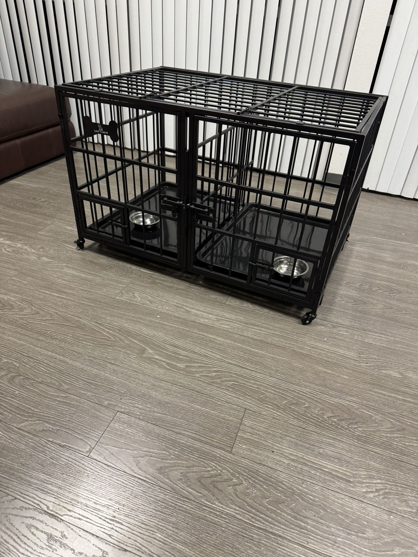 New - Assembled - Large Wire Mess Kennel For 2 Medium Dogs