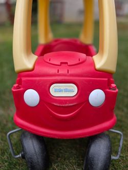 Little Tikes Cozy Coupe Ride-On Toy
